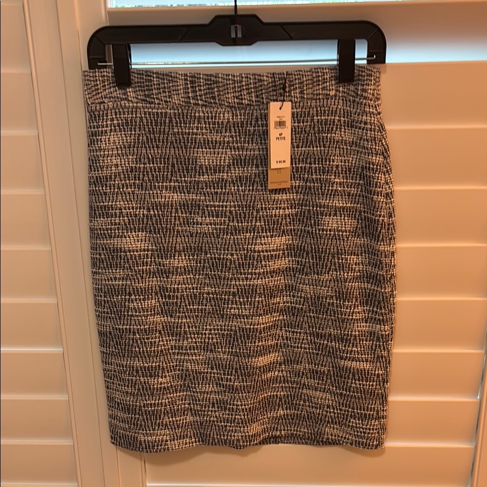 Banana Republic Blue and White Pencil Skirt. New with tags, never worn